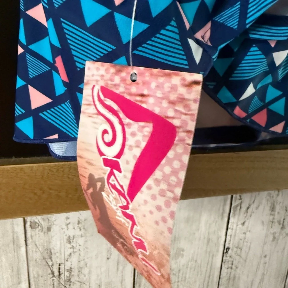 Girls NWT Size 14 Kanu Surf Bikini Top Style 5564 Print